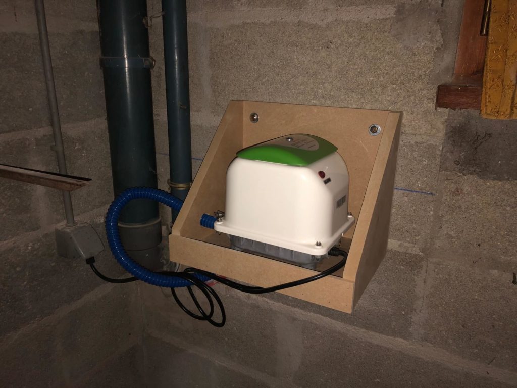 TP FAUCOGNEY Mise aux normes assainissement d’une habitation avec la pose d’une micro station et son compresseur d’air déporté